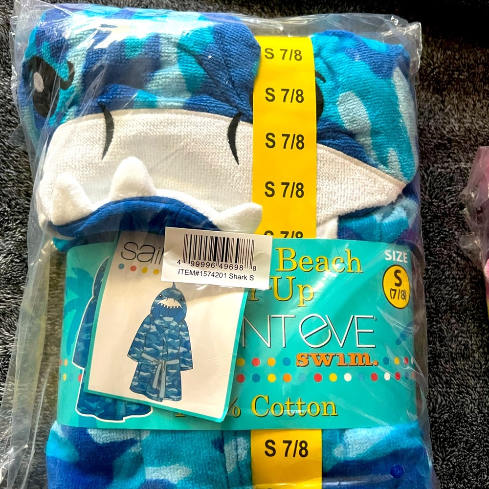 Daze swim/shower robe for boys NWT